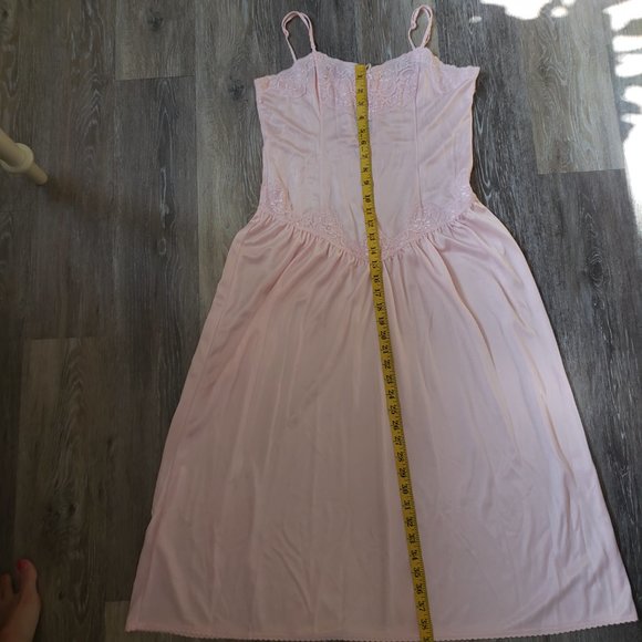 Cara pink robe and matching dressing gown - Picture 10 of 16